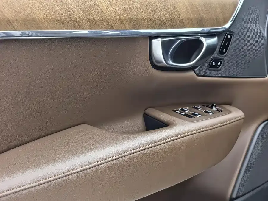 Volvo S90 2024 B5 Luxury Edition 2024 — миниатюра 3
