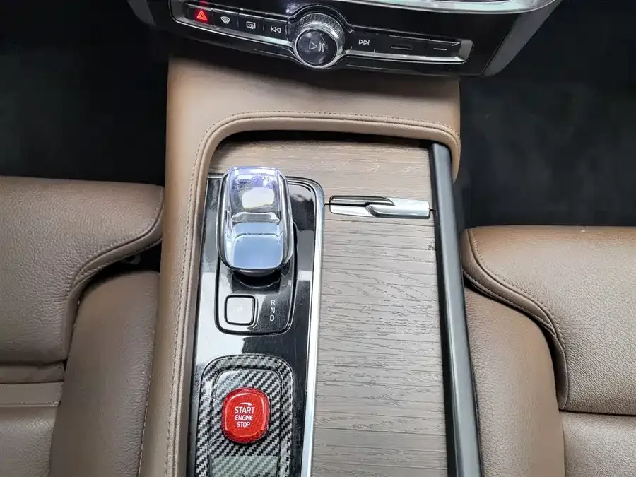 Volvo S90 2023 B5 Zhiyuan Luxury Edition 2023 — миниатюра 4
