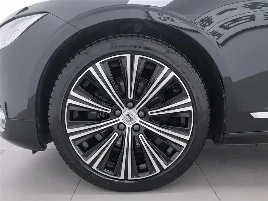 Volvo S90 2023 B5 Zhiyuan Luxury Edition 2023 — миниатюра 5