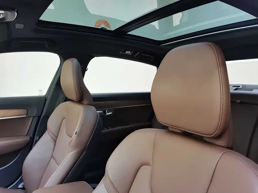 Volvo S90 2024 B5 Luxury Edition 2024 — миниатюра 3