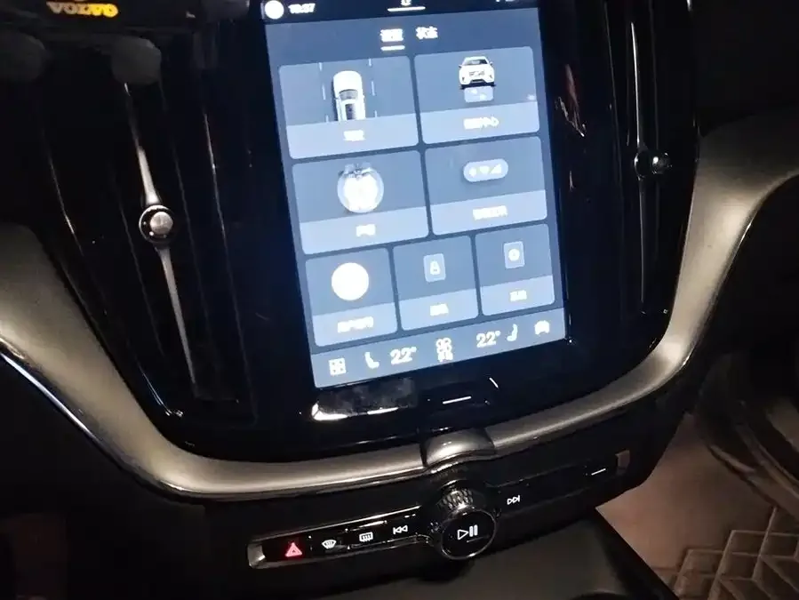 Volvo XC60 2025 B5 4WD Zhiyi Luxury Edition 2024 — миниатюра 4