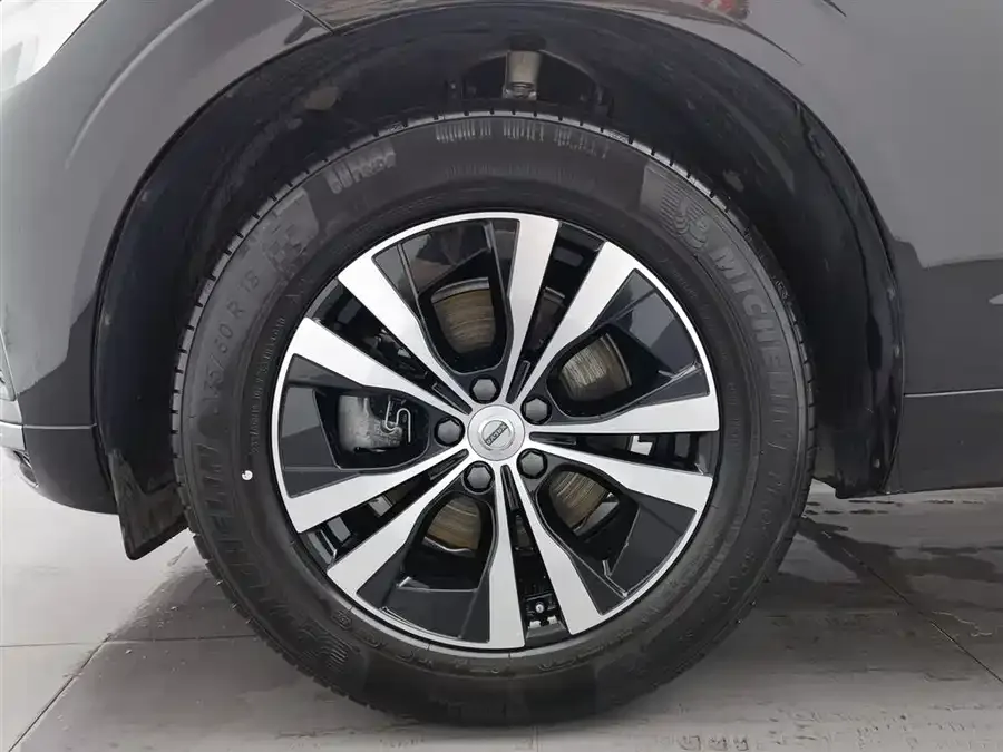 Volvo XC60 2024 B5 4WD Zhiyi Luxury Edition 2024 — миниатюра 5