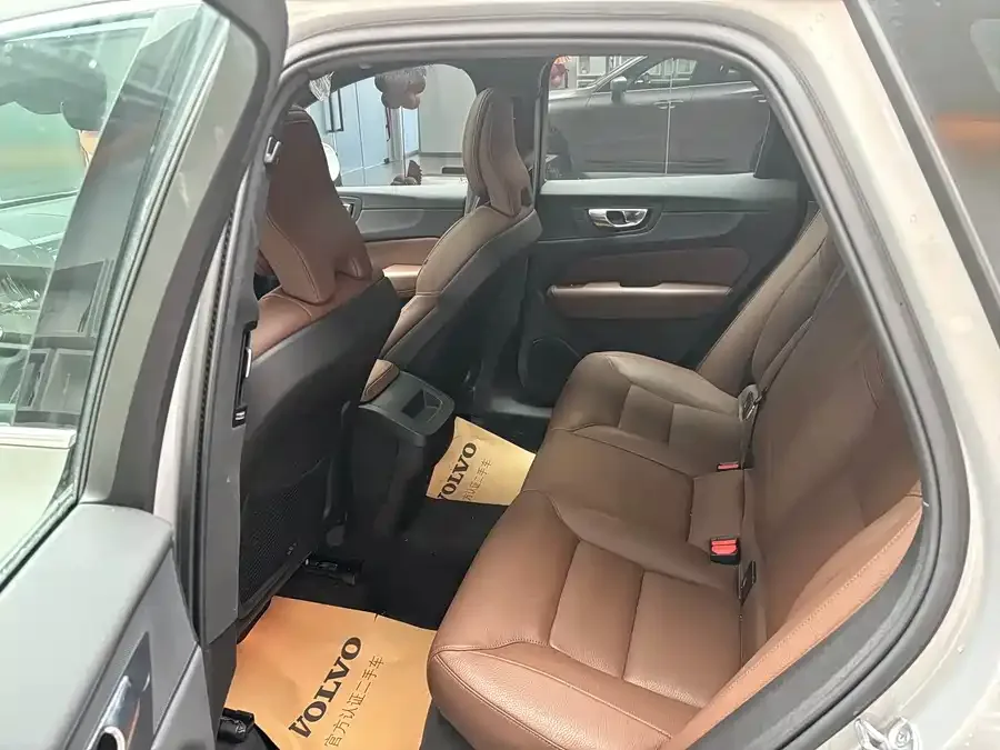 Volvo XC60 2025 B5 4WD Zhiyuan Luxury Edition 2025 — миниатюра 3