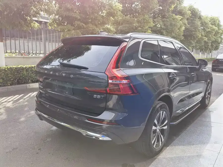 Volvo XC60 2023 B5 4WD Zhiyi Luxury Edition 2023 — миниатюра 2