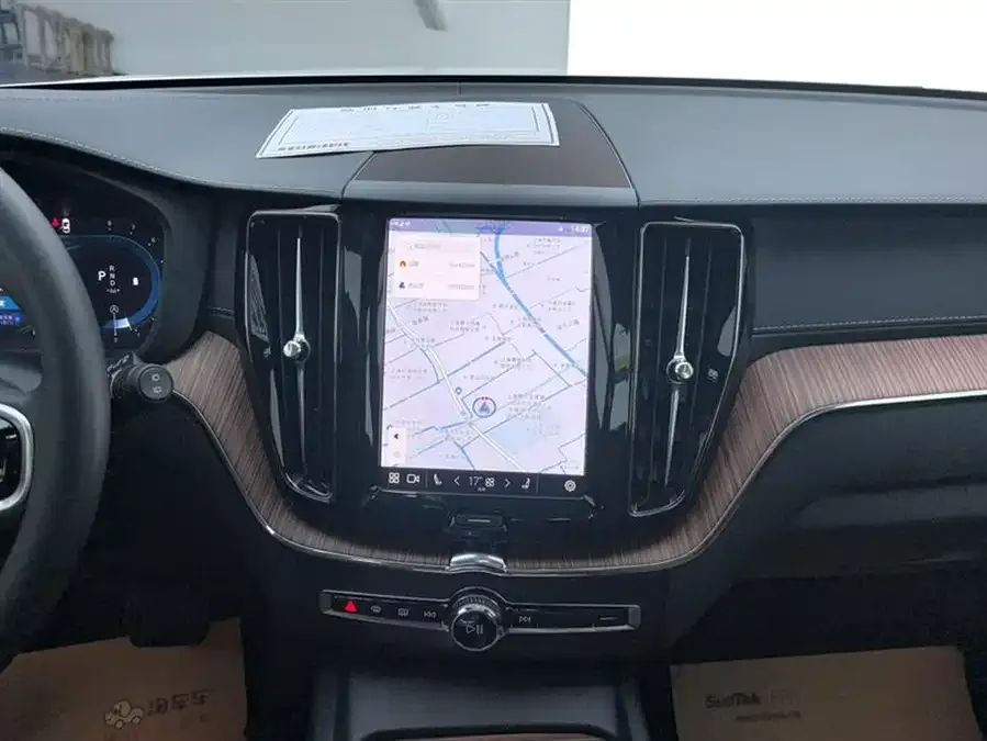 Volvo XC60 2025 B5 4WD Zhiyuan Luxury Edition 2025 — миниатюра 4
