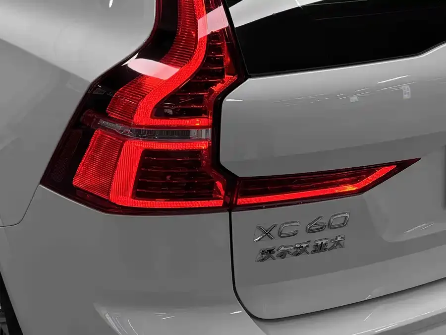 Volvo XC60 2023 B5 4WD Zhiyuan Luxury Edition 2023 — миниатюра 4