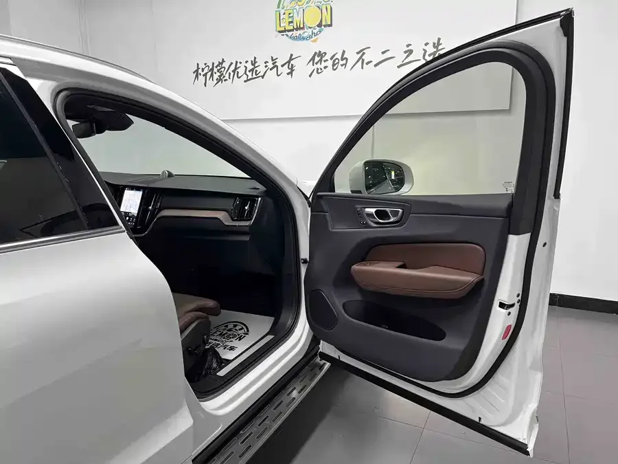 Volvo XC60 2023 B5 4WD Zhiyuan Luxury Edition 2023 — миниатюра 5