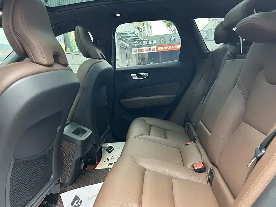 Volvo XC60 2022 B5 four-wheel drive Zhiyuan Deluxe Edition 2022 — миниатюра 4