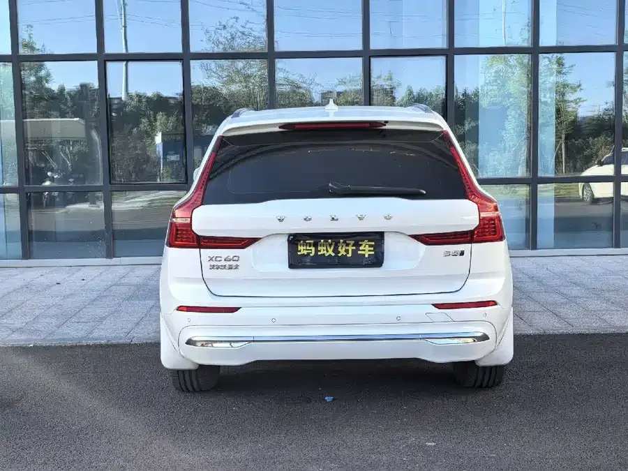 Volvo XC60 2023 B5 4WD Zhiyi Luxury Edition 2023 — миниатюра 5