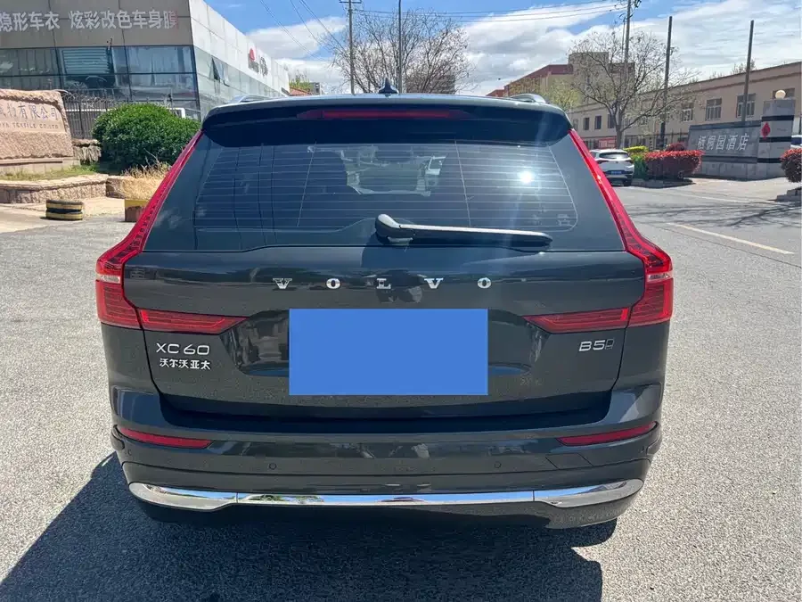 Volvo XC60 2022 B5 four-wheel drive Zhiyuan Deluxe Edition 2022 — миниатюра 2