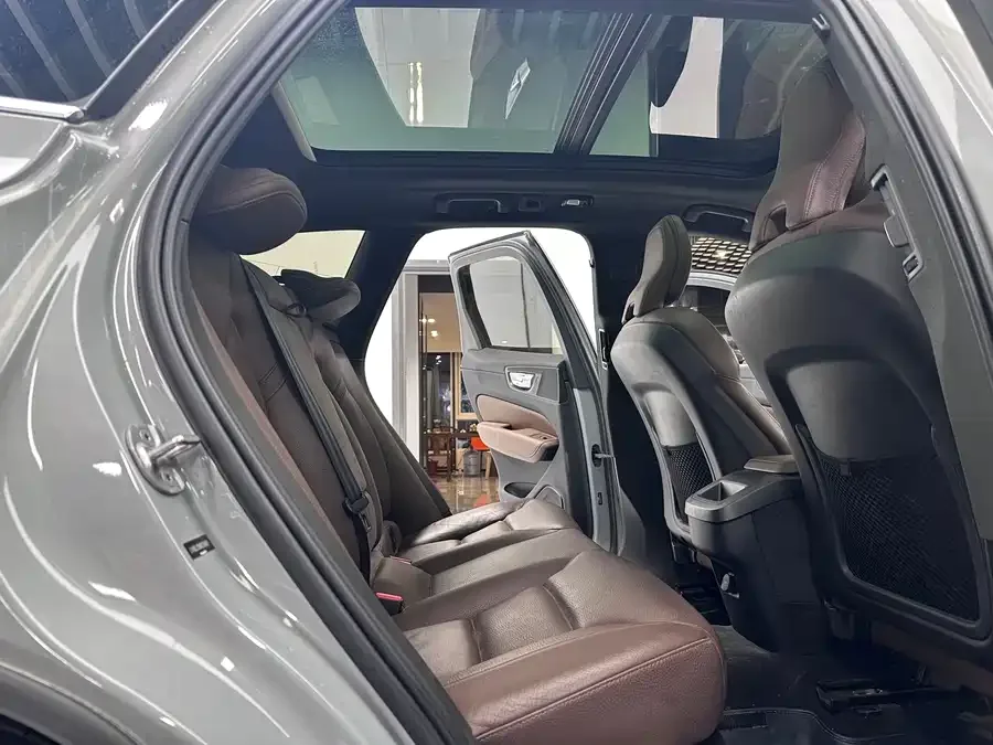 Volvo XC60 2024 B5 4WD Zhiyi Luxury Edition 2023 — миниатюра 3