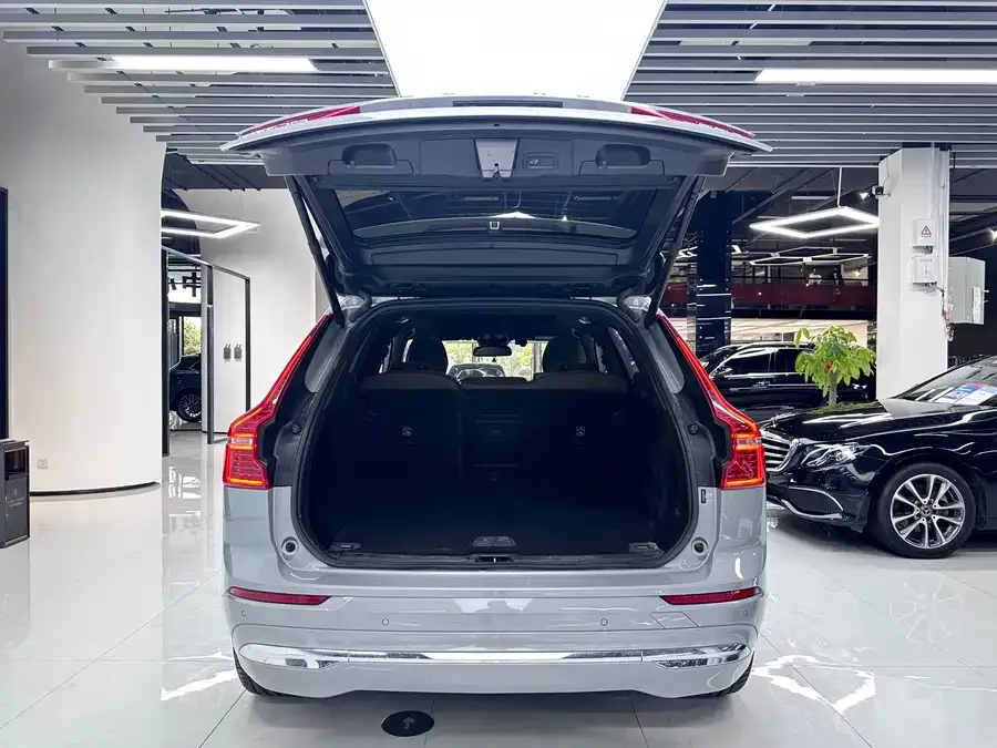 Volvo XC60 2024 B5 4WD Zhiyi Luxury Edition 2023 — миниатюра 4