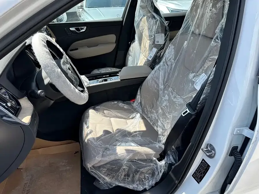 Volvo XC60 2026 B5 4WD Zhiyuan Luxury Edition 2026 — миниатюра 2
