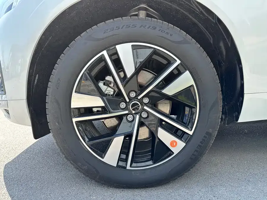 Volvo XC60 2026 B5 4WD Zhiyuan Luxury Edition 2026 — миниатюра 5