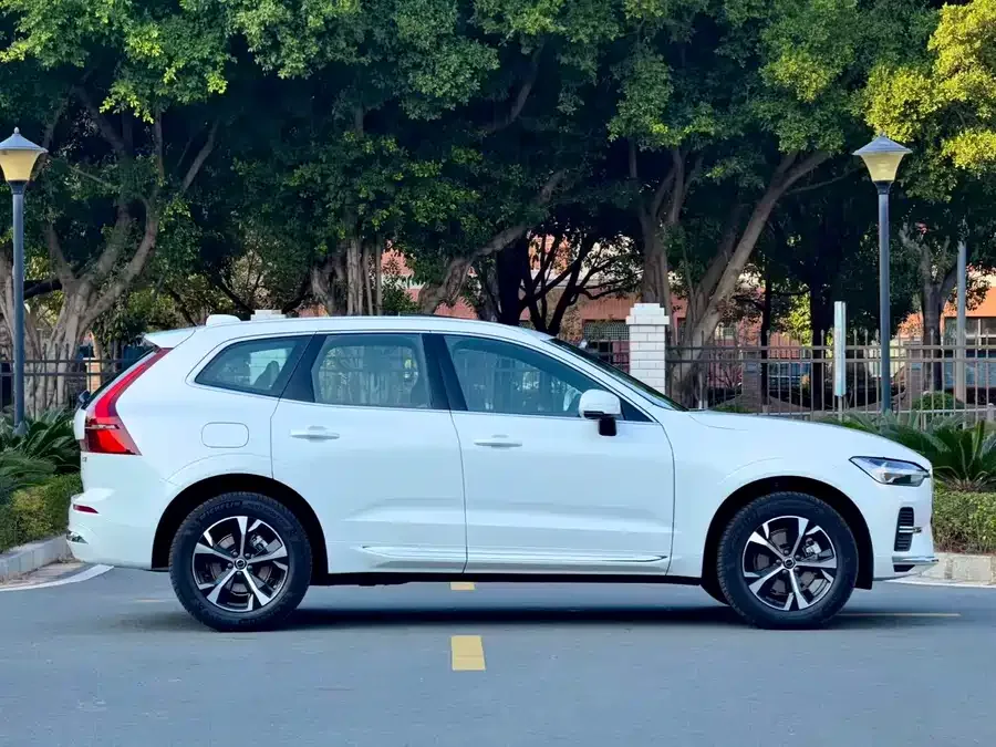 Volvo XC60 2026 B5 4WD Zhiyi Luxury Edition 2026 — миниатюра 5
