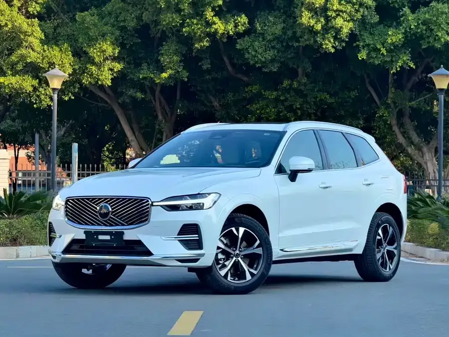 Volvo XC60 2026 B5 4WD Zhiyi Luxury Edition 2026 — фото 1, купить с доставкой в Москву