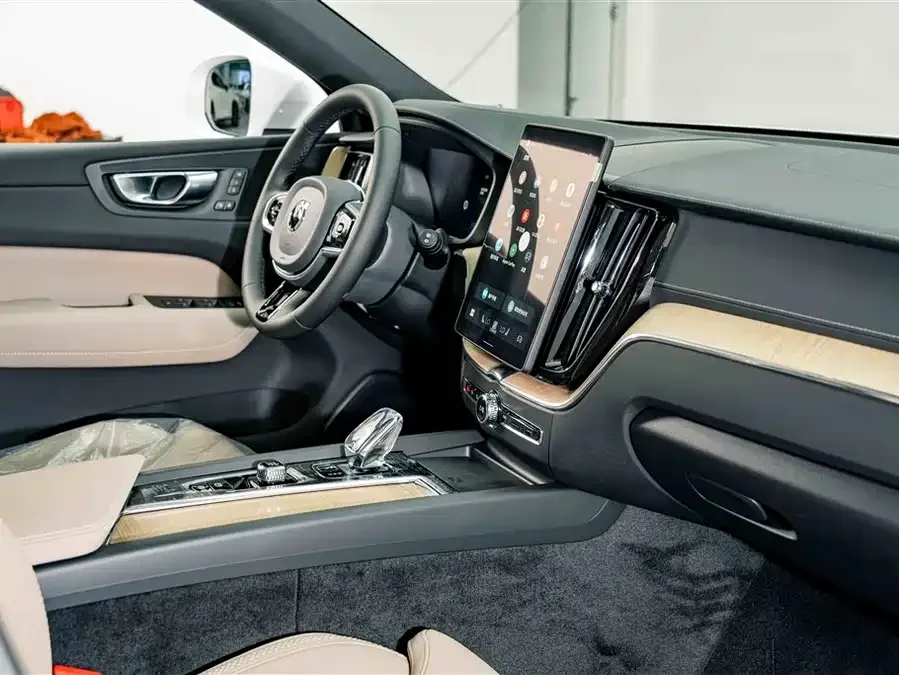Volvo XC60 2026 B5 4WD Zhiyuan Luxury Edition 2026 — миниатюра 5