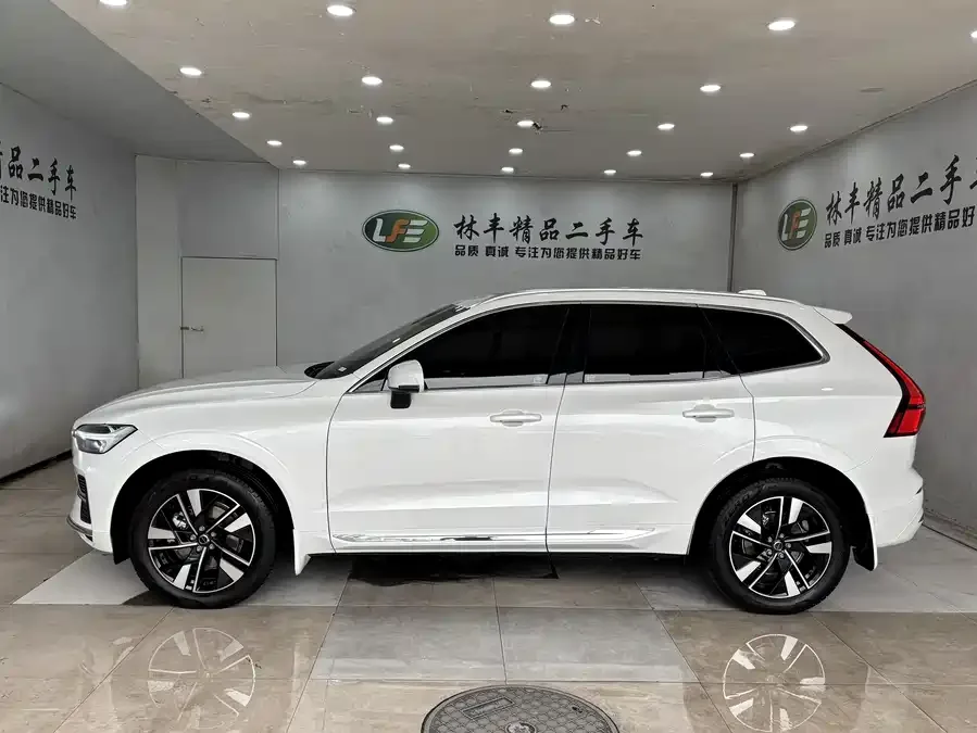 Volvo XC60 2026 B5 4WD Zhiyuan Sports Edition 2025 — миниатюра 2
