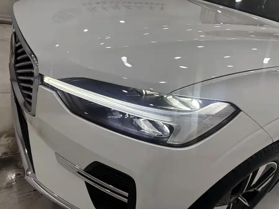 Volvo XC60 2026 B5 4WD Zhiyuan Sports Edition 2025 — миниатюра 3