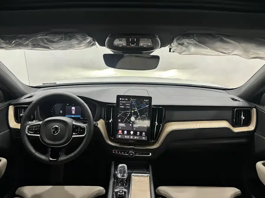 Volvo XC60 2026 B5 4WD Zhiyuan Sports Edition 2025 — миниатюра 4