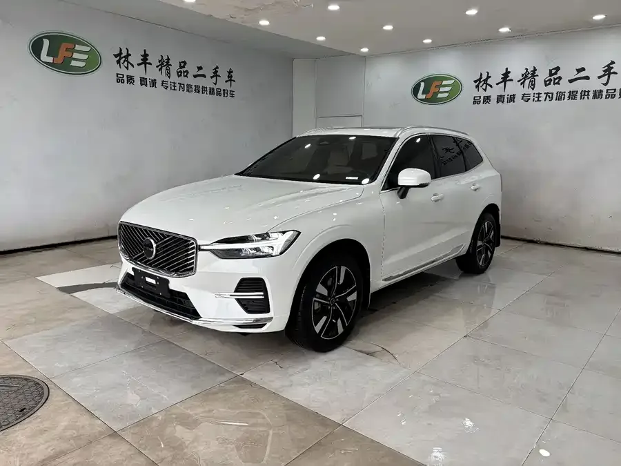 Volvo XC60 2026 B5 4WD Zhiyuan Sports Edition 2025 — фото 1, купить с доставкой в Москву