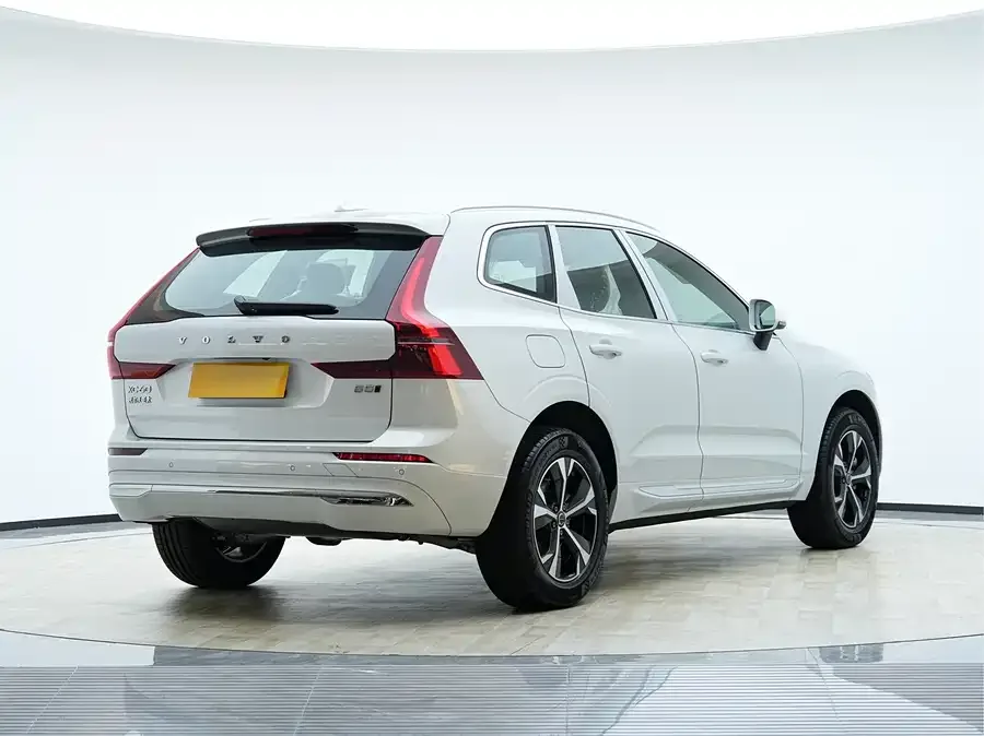 Volvo XC60 2026 B5 4WD Zhiyi Luxury Edition 2026 — миниатюра 2