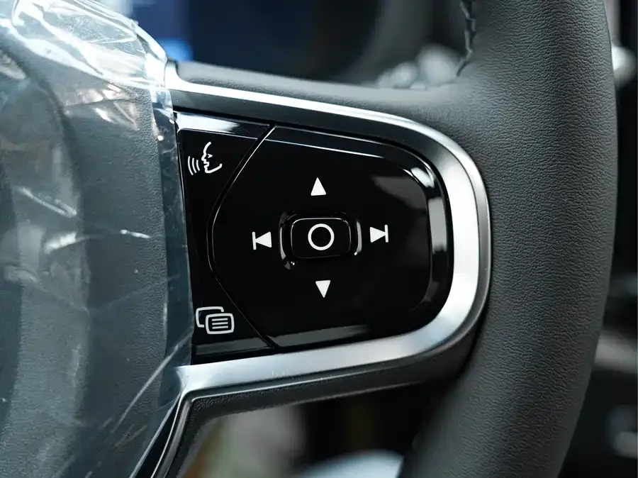 Volvo XC60 2026 B5 4WD Zhiyi Luxury Edition 2026 — миниатюра 3