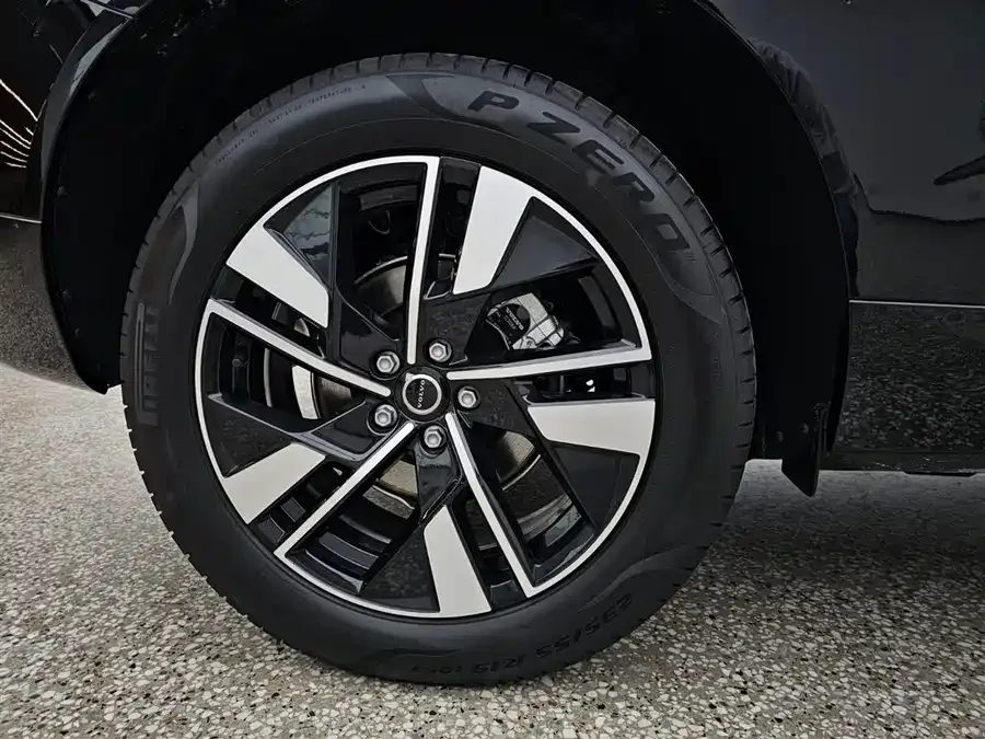 Volvo XC60 2026 B5 4WD Zhiyuan Luxury Edition 2026 — миниатюра 4