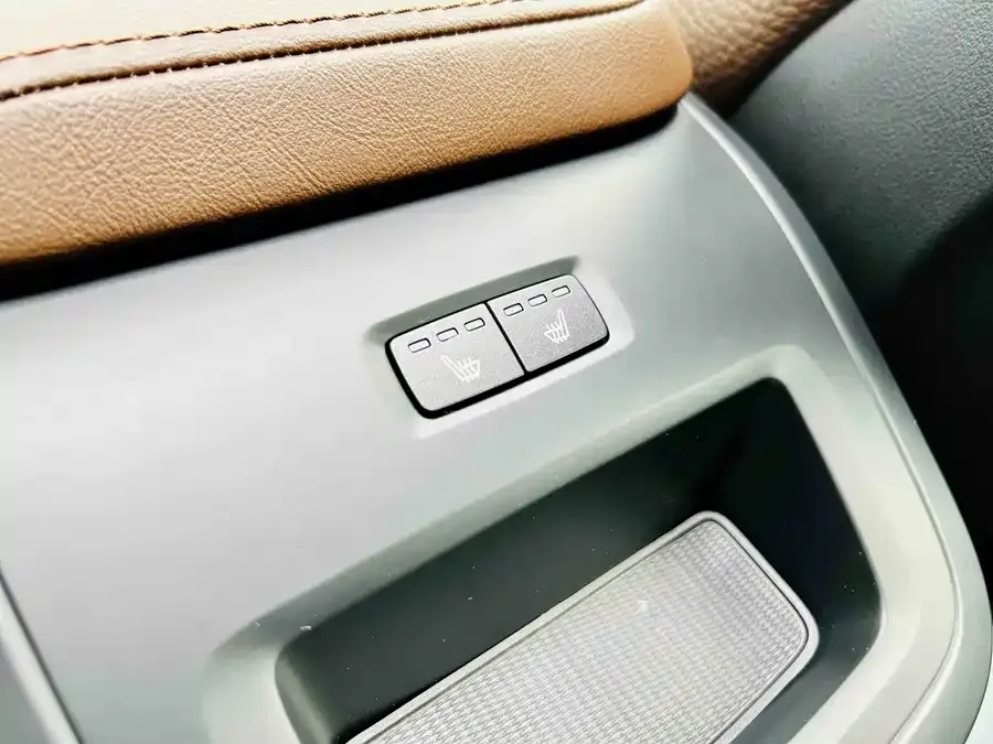 Volvo XC60 2025 B5 4WD Zhiyuan Luxury Edition 2025 — миниатюра 3