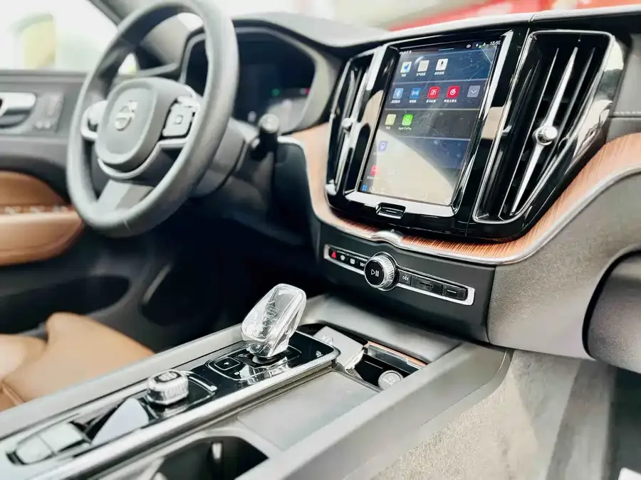 Volvo XC60 2025 B5 4WD Zhiyuan Luxury Edition 2025 — миниатюра 4