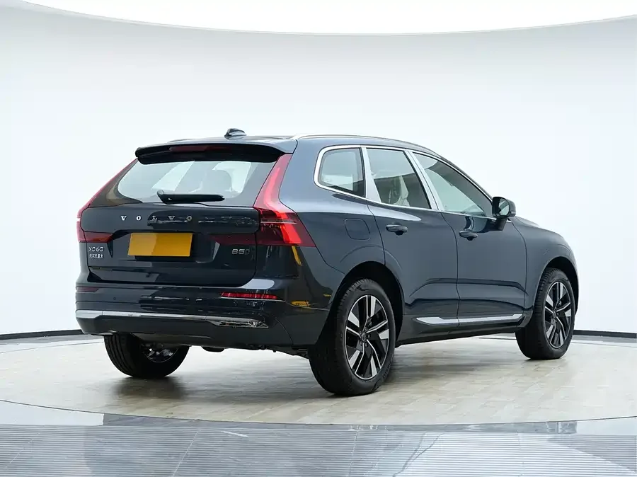 Volvo XC60 2026 B5 4WD Zhiyuan Luxury Edition 2026 — миниатюра 2