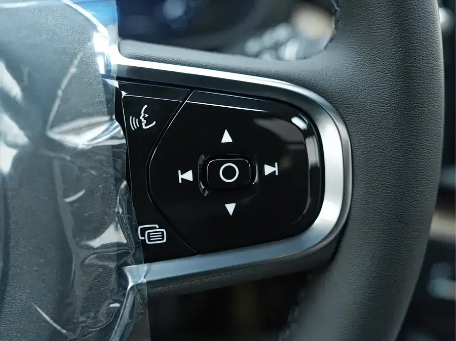 Volvo XC60 2026 B5 4WD Zhiyuan Luxury Edition 2026 — миниатюра 3