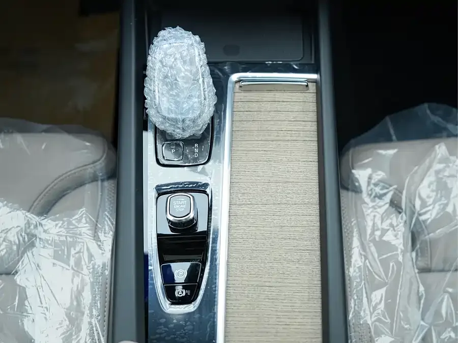 Volvo XC60 2026 B5 4WD Zhiyuan Luxury Edition 2026 — миниатюра 5