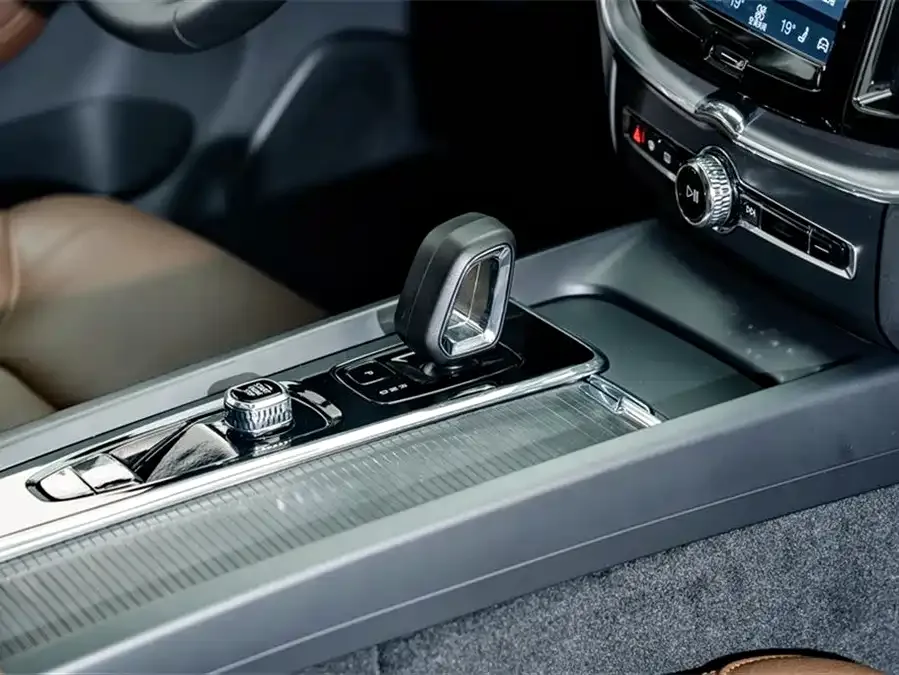 Volvo XC60 2024 B5 4WD Zhiyi Luxury Edition 2023 — миниатюра 5