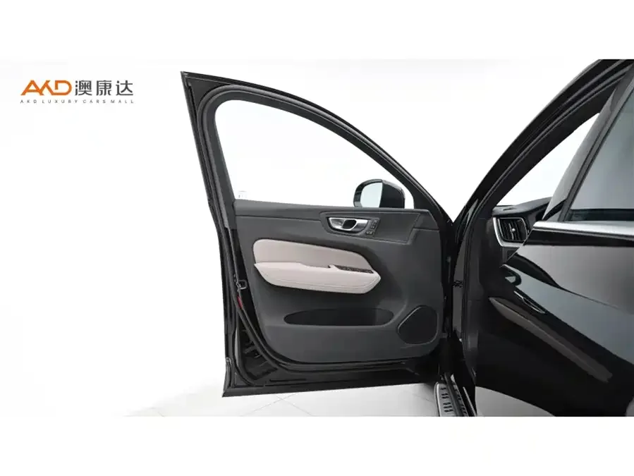 Volvo XC60 2026 B5 4WD Zhiyi Luxury Edition 2025 — миниатюра 3
