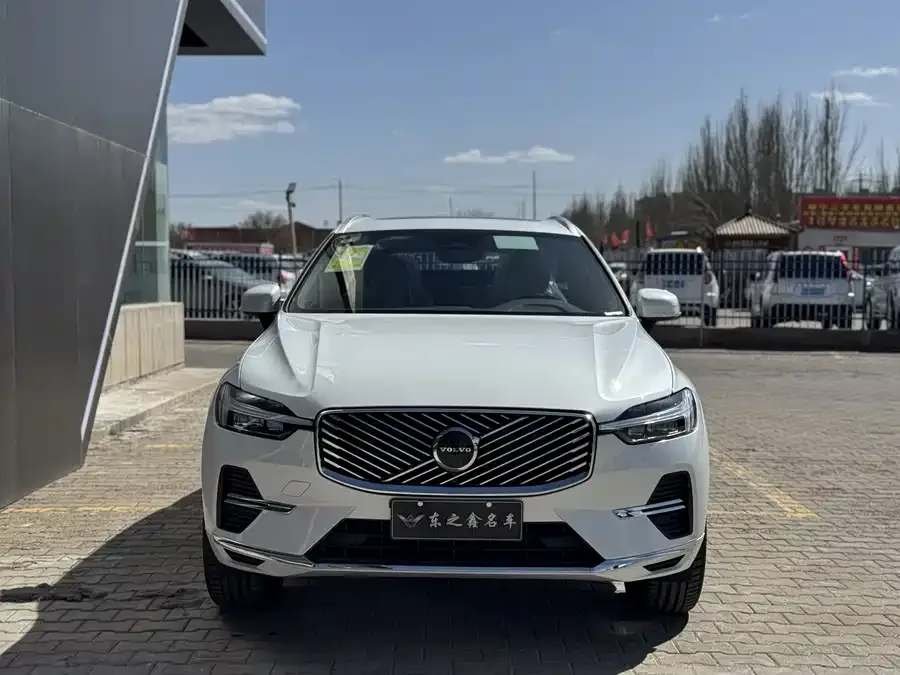 Volvo XC60 2026 B5 4WD Zhiyi Luxury Edition 2026 — миниатюра 2