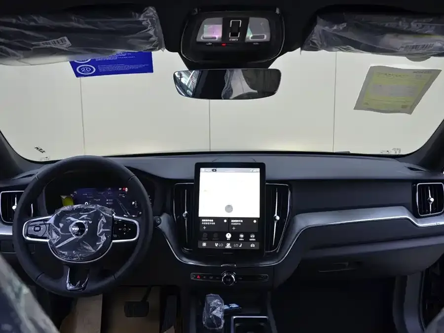 Volvo XC60 2026 B5 4WD Zhiyi Luxury Edition 2025 — миниатюра 4