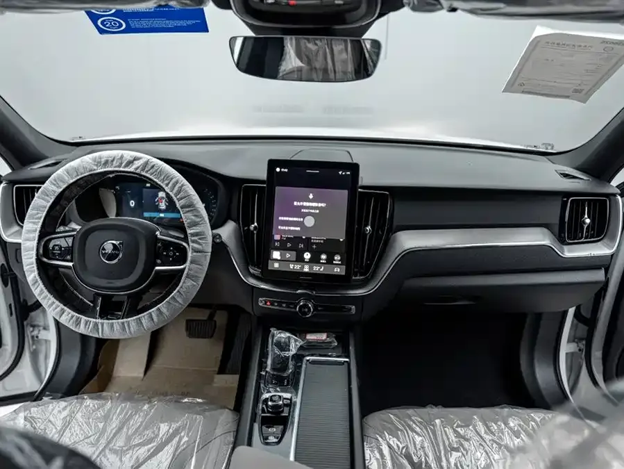 Volvo XC60 2026 B5 4WD Zhiyi Luxury Edition 2026 — миниатюра 4