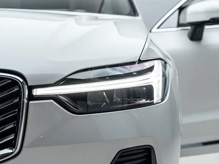 Volvo XC60 2026 B5 4WD Zhiyi Luxury Edition 2026 — миниатюра 5