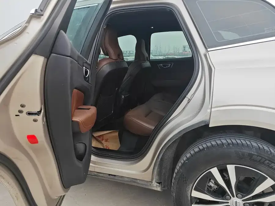 Volvo XC60 2024 B5 4WD Zhiyi Luxury Edition 2024 — миниатюра 2