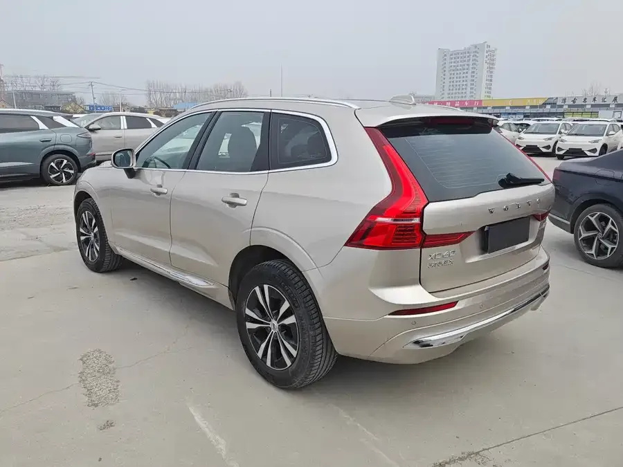 Volvo XC60 2024 B5 4WD Zhiyi Luxury Edition 2024 — миниатюра 3