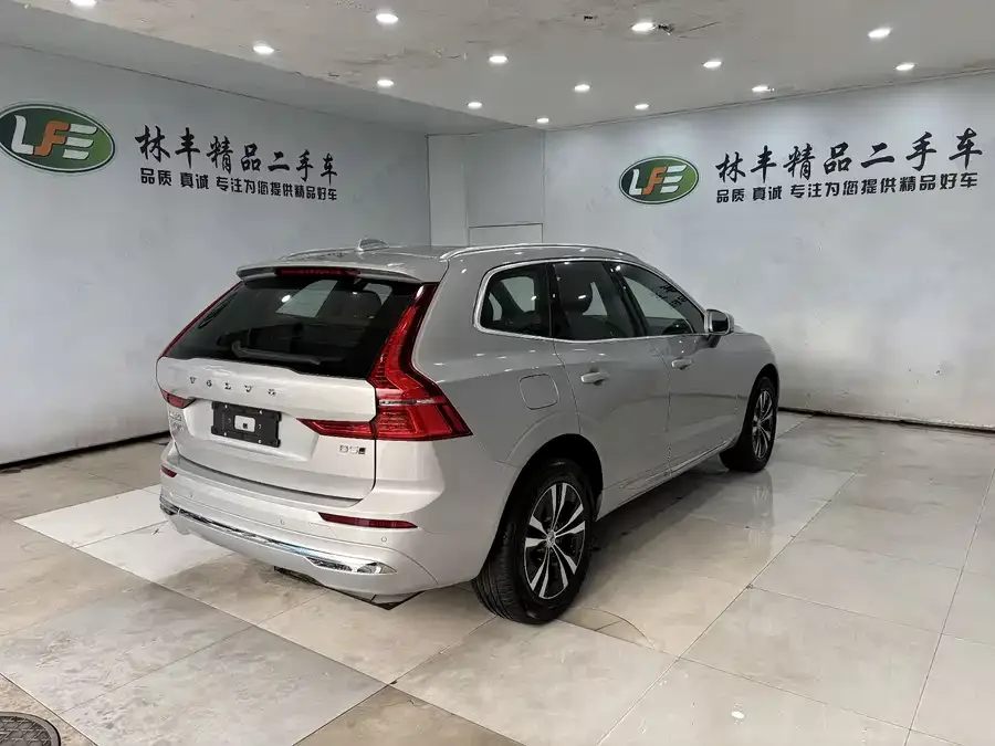 Volvo XC60 2025 B5 4WD Zhiyi Luxury Edition 2025 — миниатюра 2