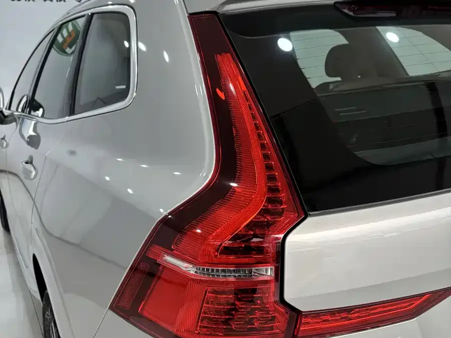 Volvo XC60 2025 B5 4WD Zhiyi Luxury Edition 2025 — миниатюра 3