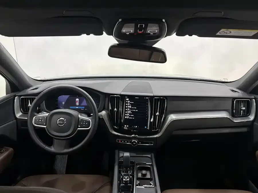 Volvo XC60 2025 B5 4WD Zhiyi Luxury Edition 2025 — миниатюра 4