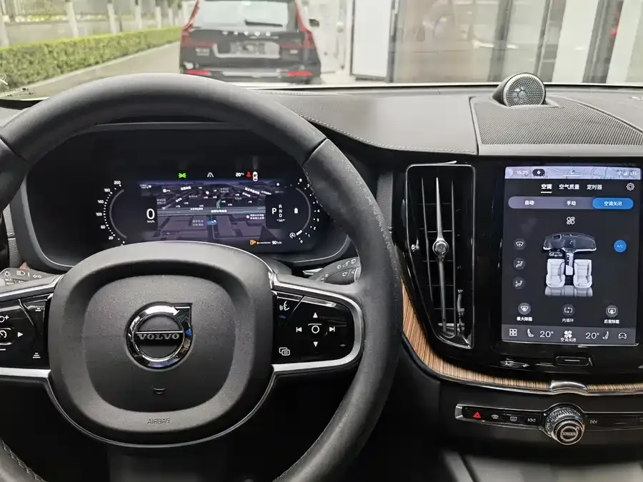 Volvo XC60 2024 B5 4WD Zhiyuan Luxury Edition 2024 — миниатюра 5