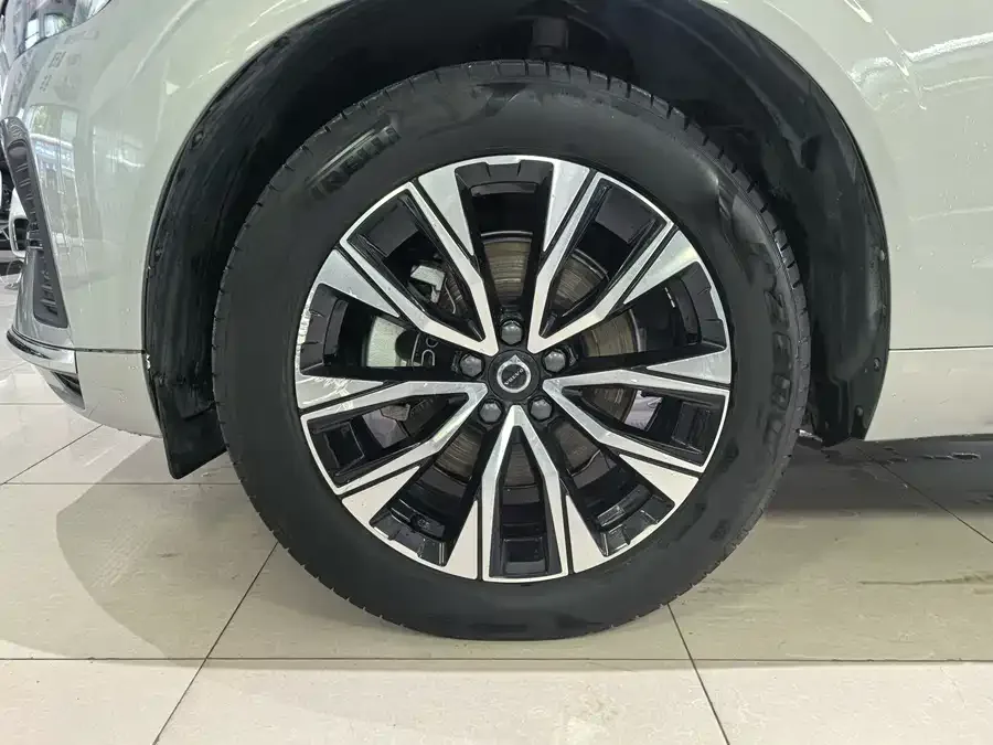 Volvo XC60 2024 B5 4WD Zhiyuan Luxury Edition 2023 — миниатюра 2
