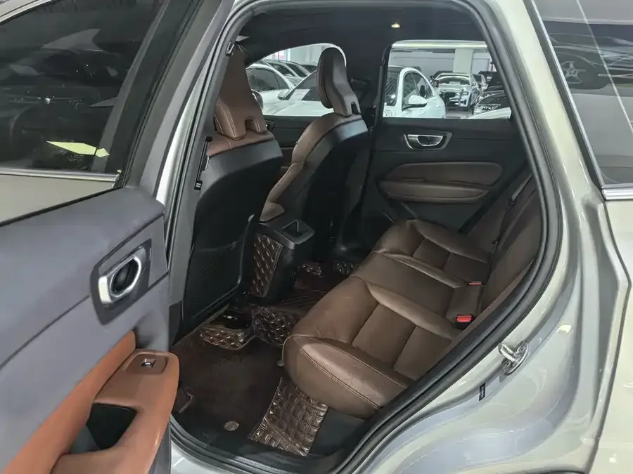 Volvo XC60 2024 B5 4WD Zhiyuan Luxury Edition 2023 — миниатюра 3