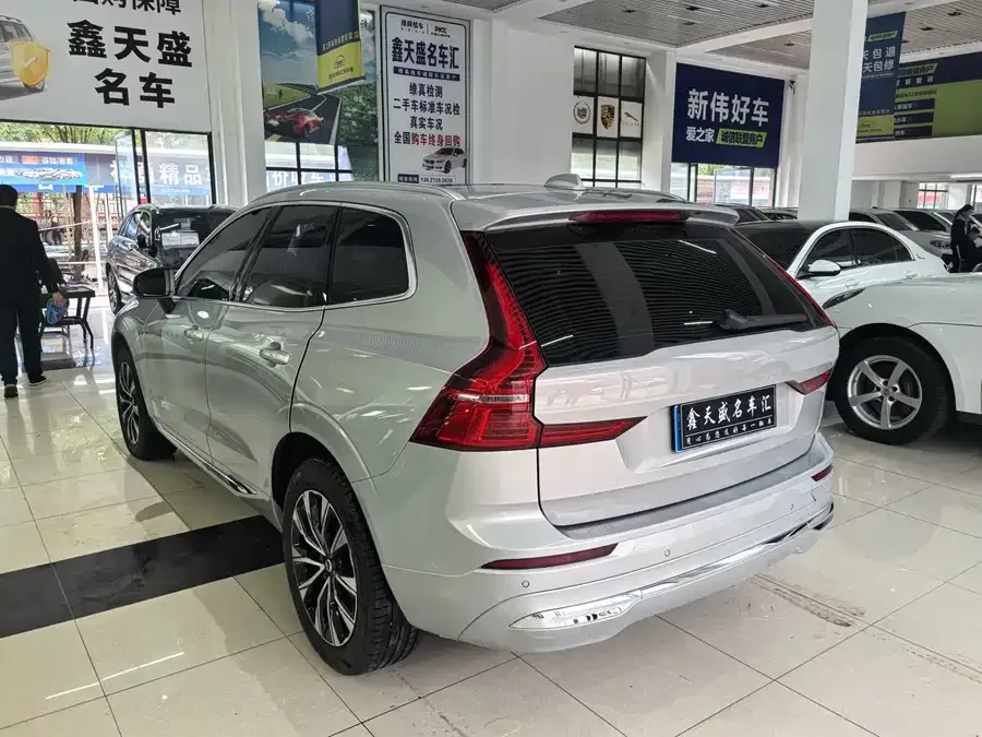 Volvo XC60 2024 B5 4WD Zhiyuan Luxury Edition 2023 — миниатюра 4