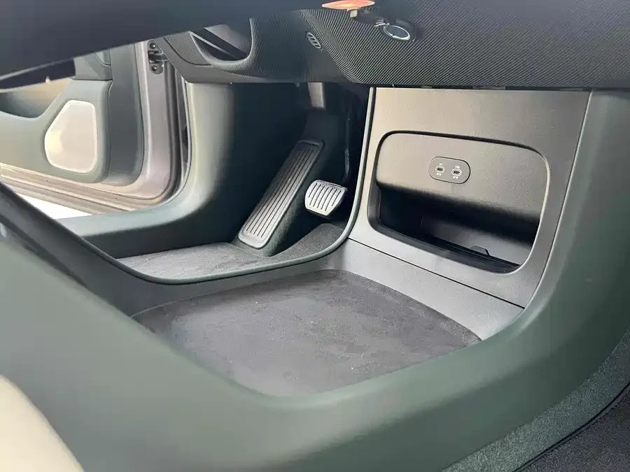 Xiaomi YU7 Xiaomi YU7 2025 Ultra-Long-Range Rear-Wheel Drive Edition 2025 — миниатюра 4