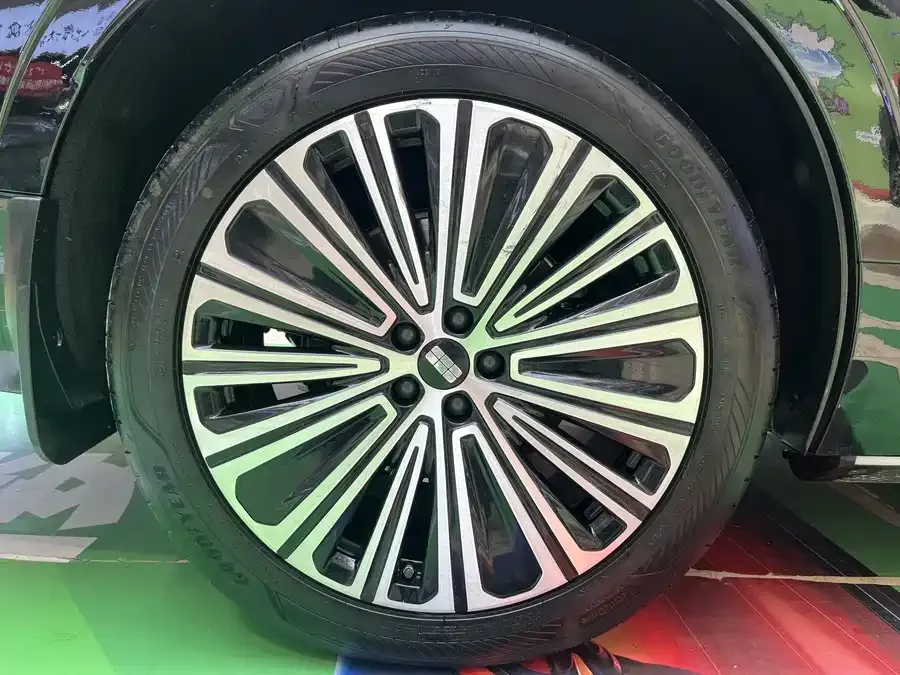 Geely Galaxy M9 Galaxy M9 2025 210km/h AWD Navigator Edition 2025 — миниатюра 4